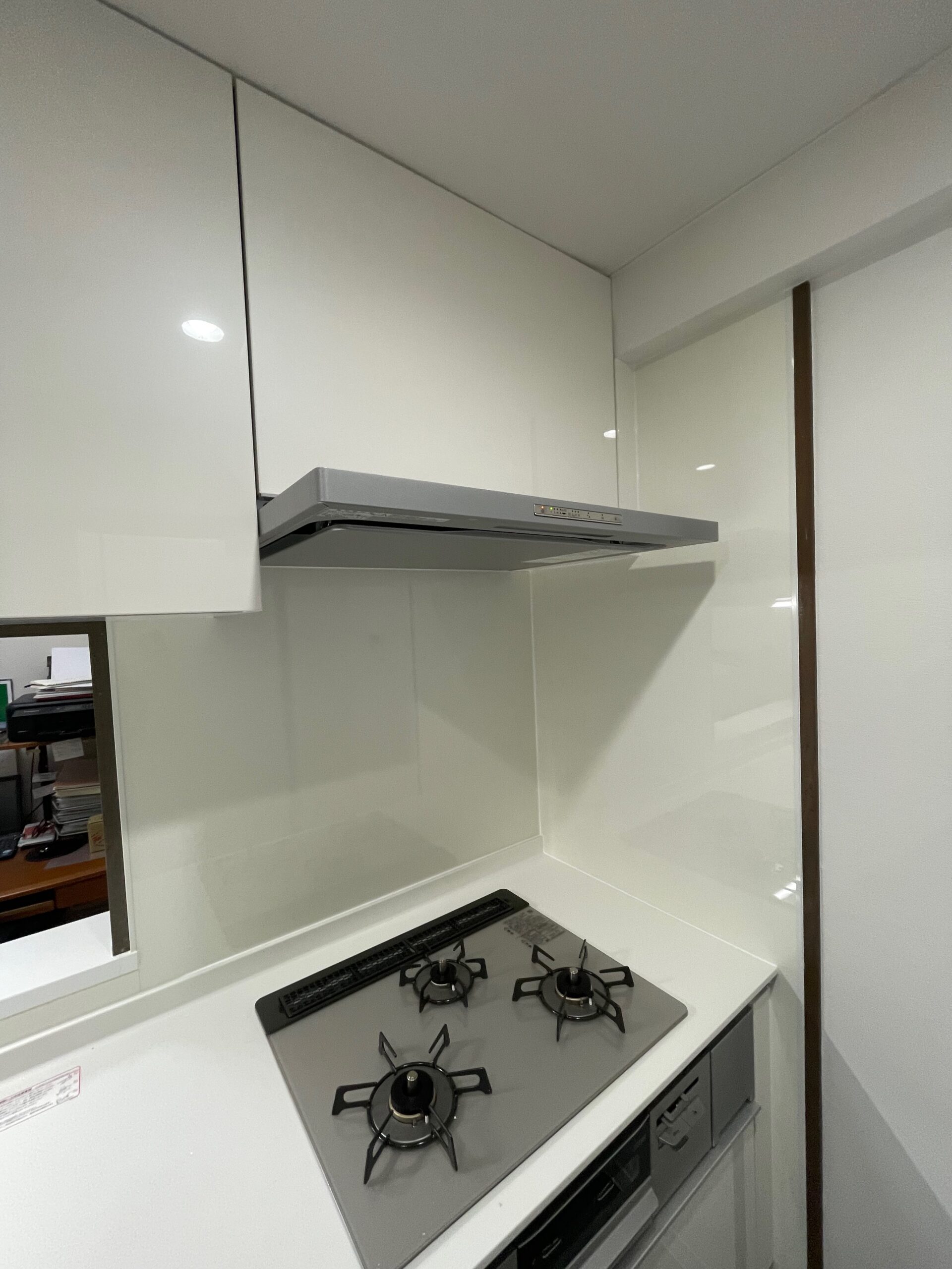 白を基調とした美しいキッチン