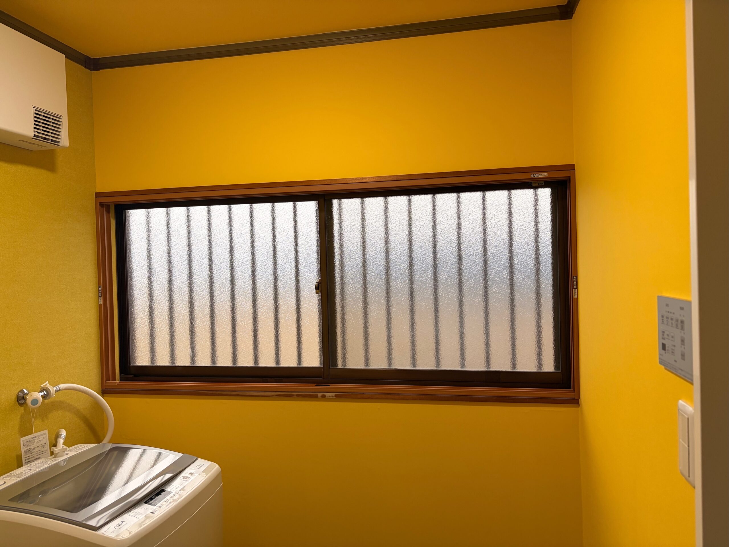 黄色カラーの内装が印象的でお洒落な空間に。