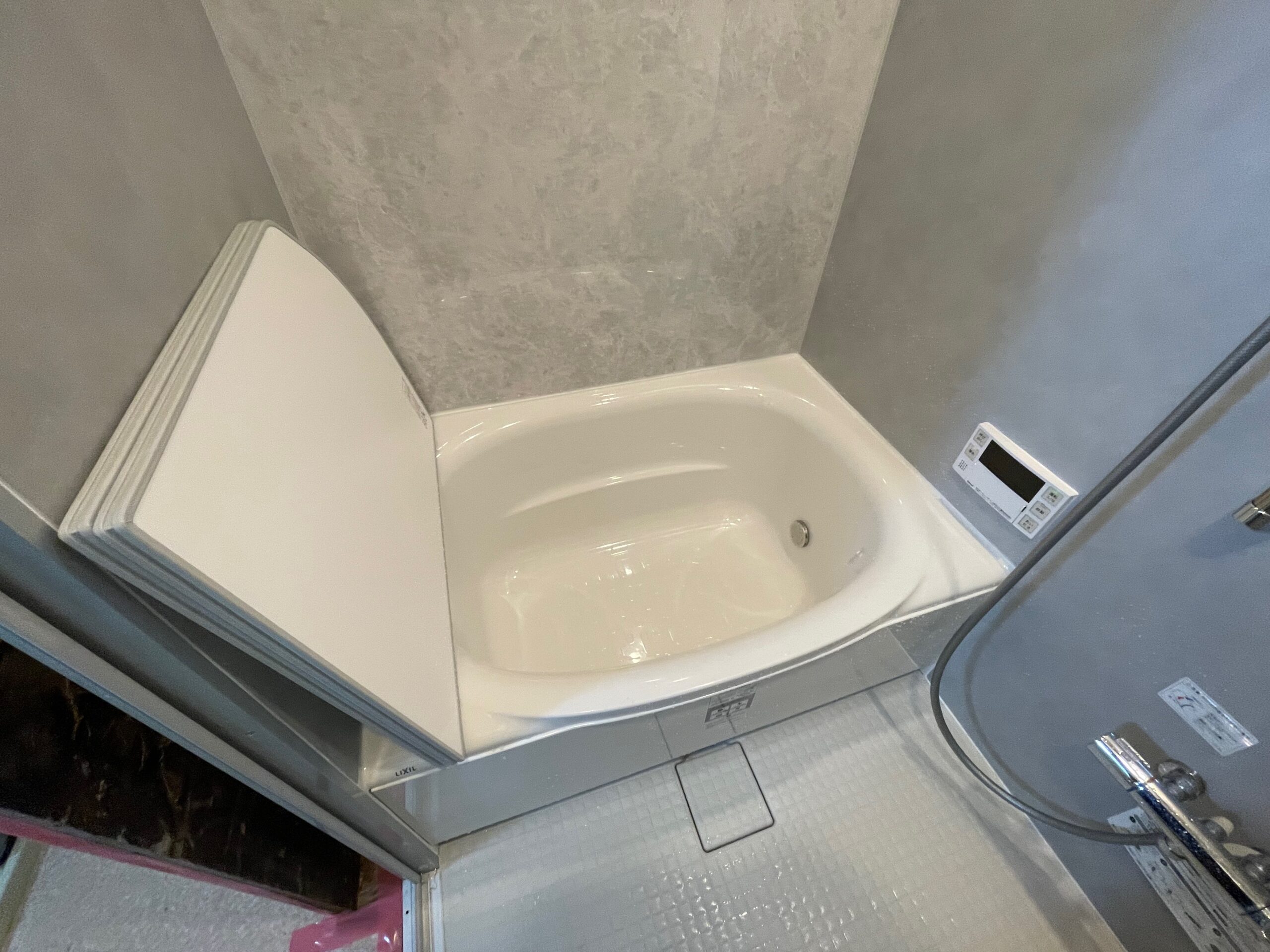 グレートーンで落ち着き感のある明るい浴室へ🛁