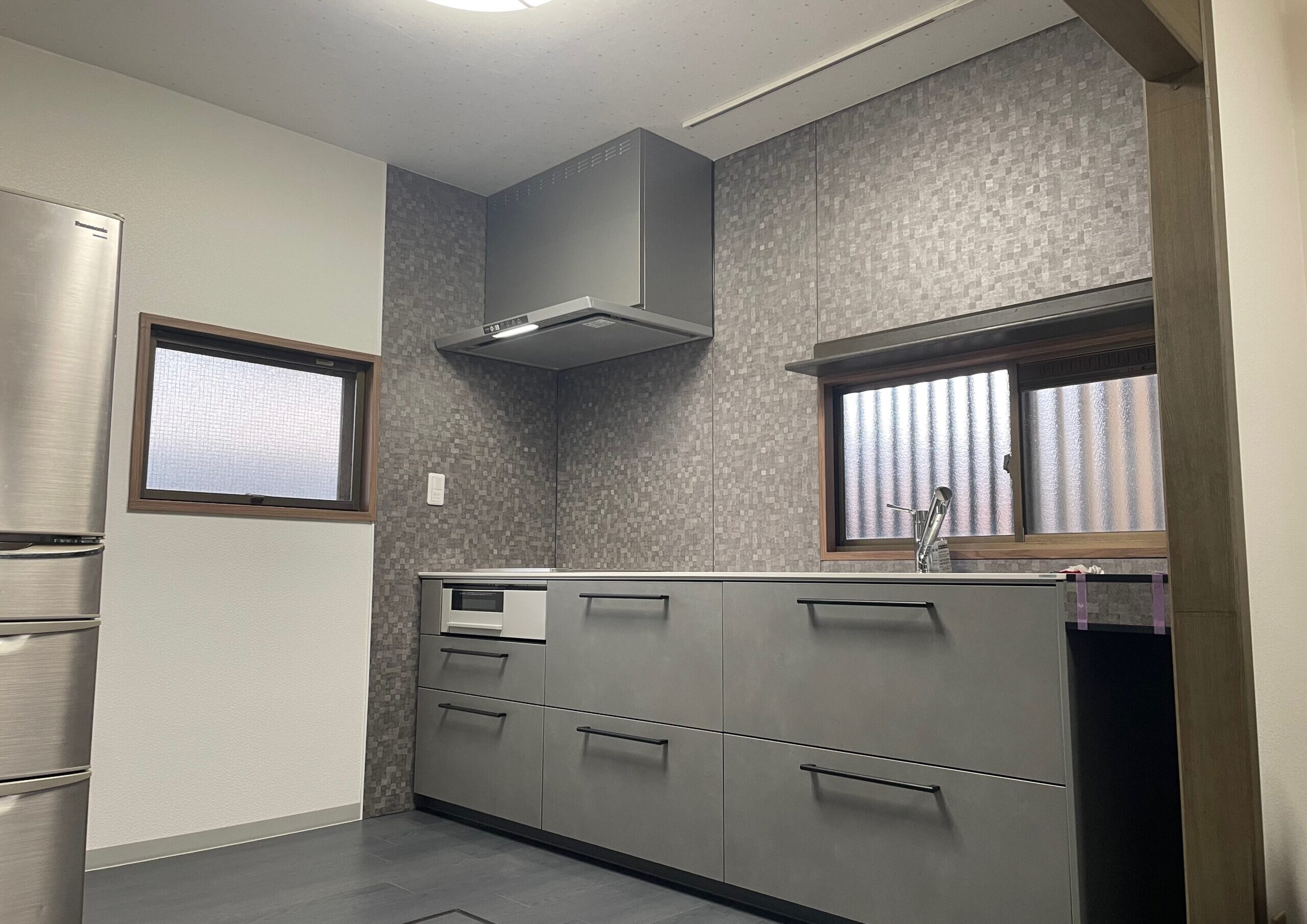 洗練されたグレートーンがとても素敵な心踊るキッチンへ（豊川市T様邸）