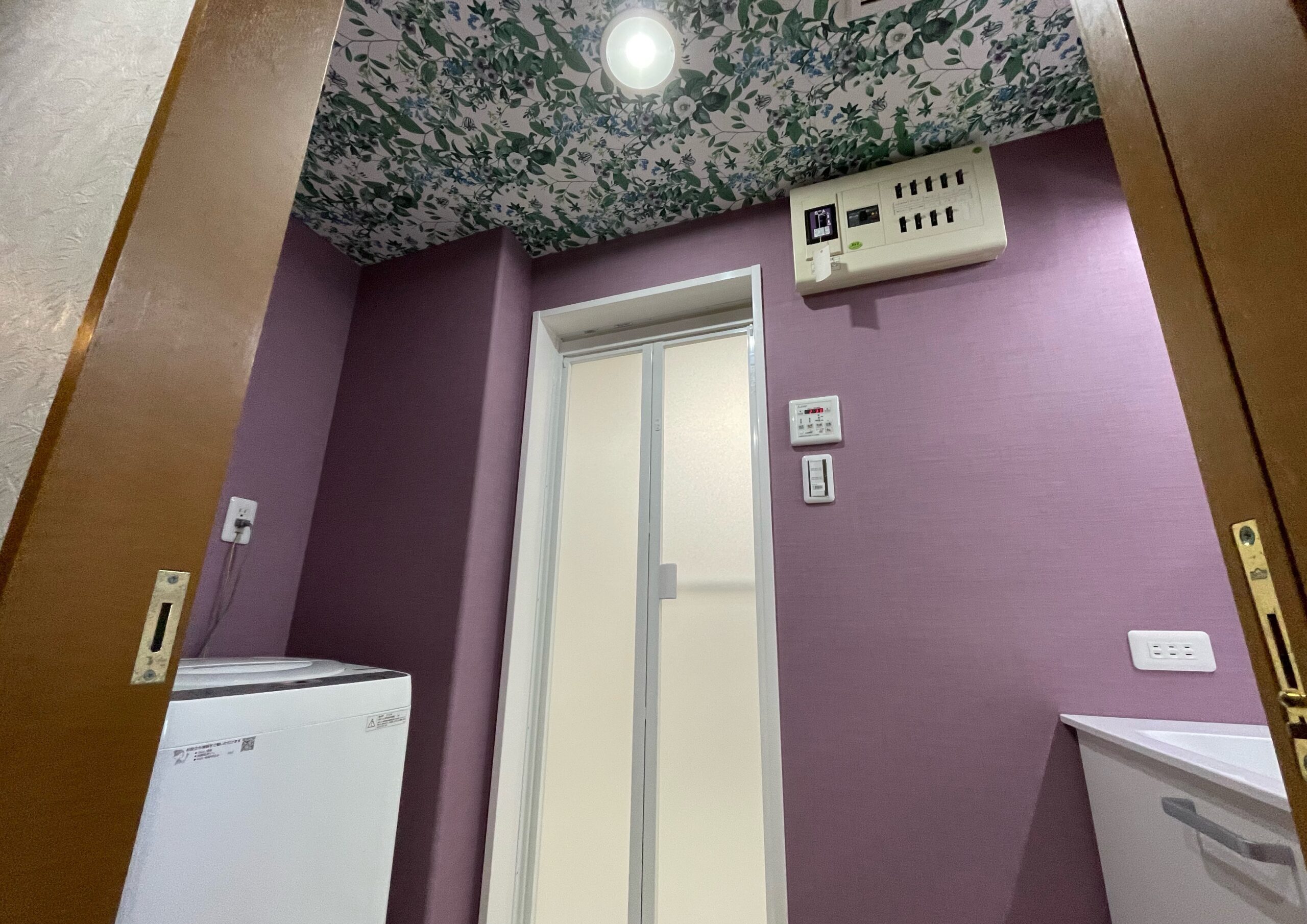 浴室と併せて洗面台交換と内装変更も行い、まるでお店にいるようなお洒落な雰囲気へ♪