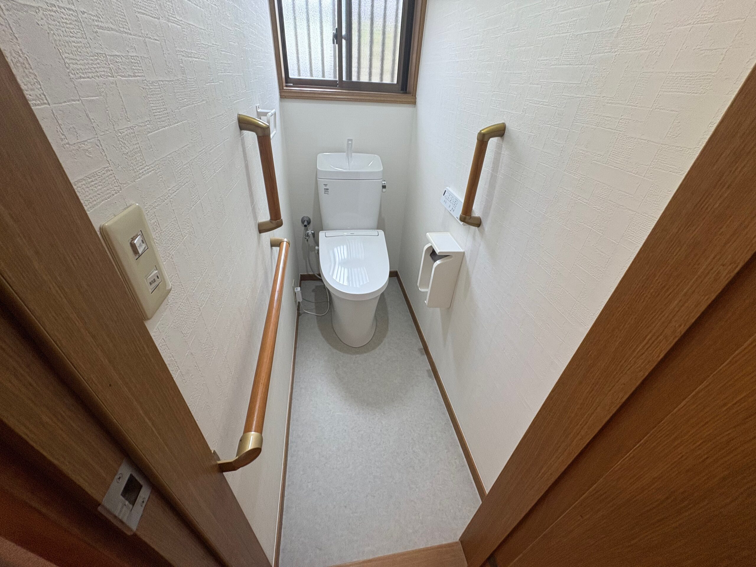 古くなったトイレが最新式に！使用する水の量も節水機能で大きく削減。
