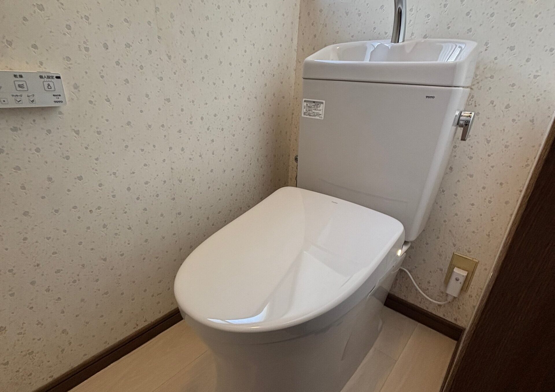 トイレ＋洗面交換リフォームと玄関改修や雨漏り修理も✊（豊川市I様）